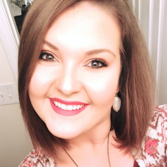 Meet your Posher, Jackie - Picture 3 of 8